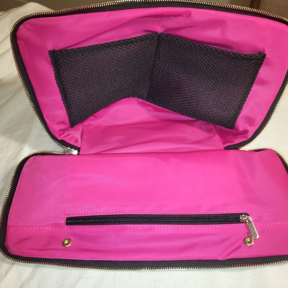 Travel Makeup and Cosmetic Bag has never been used.  Kusshi Large - Picture 6 of 7